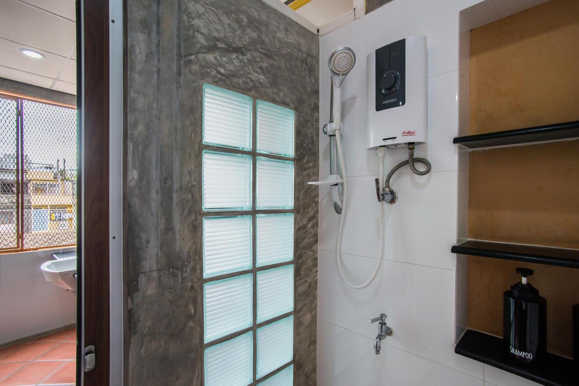 Banthat Thong Hostel Bangkok Eksteriør billede