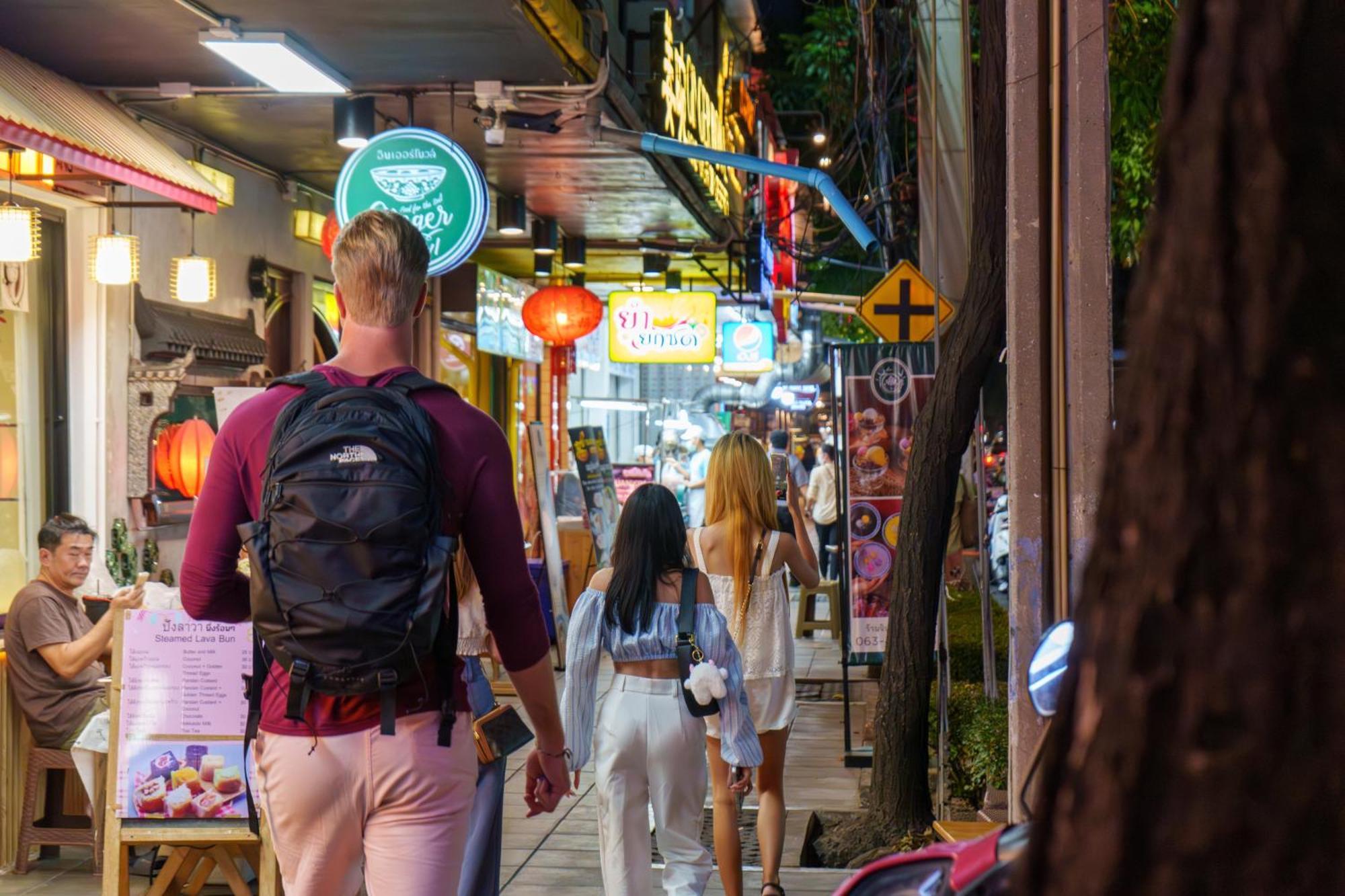 Banthat Thong Hostel Bangkok Eksteriør billede