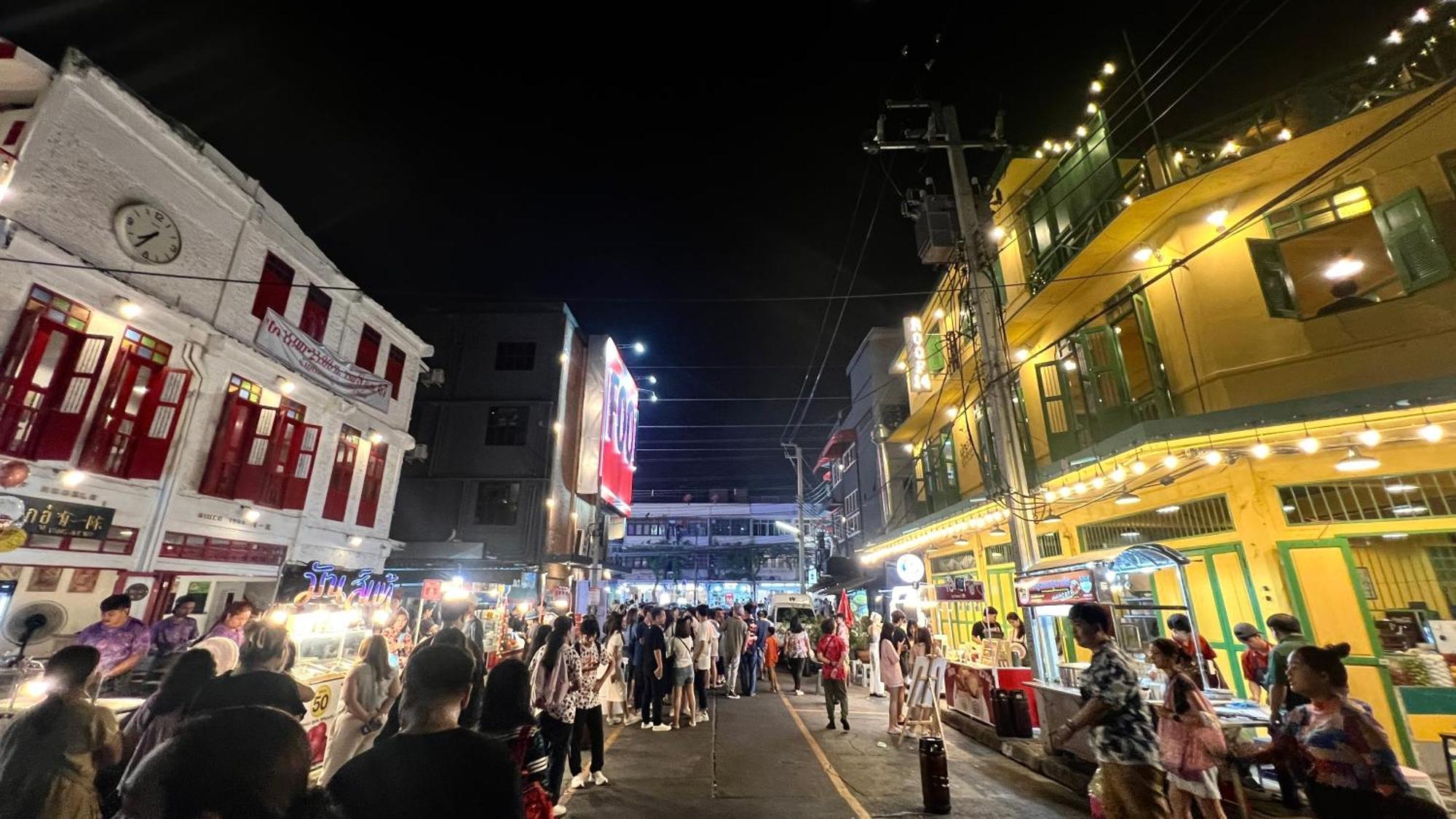 Banthat Thong Hostel Bangkok Eksteriør billede